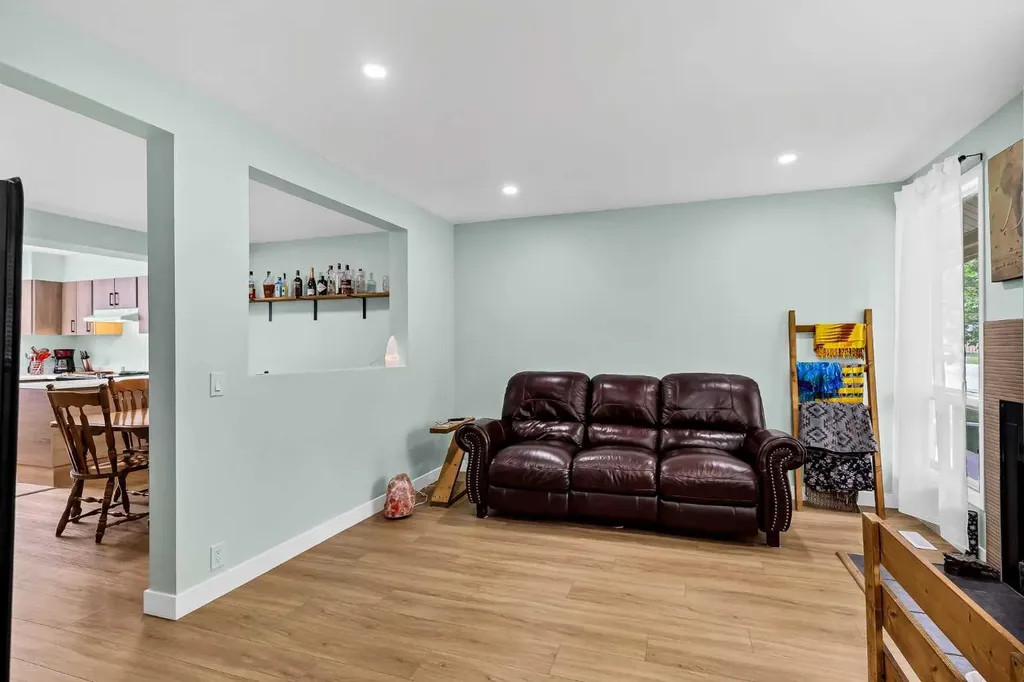 2187 Woodview Drive SW Calgary AB T2W 3N8