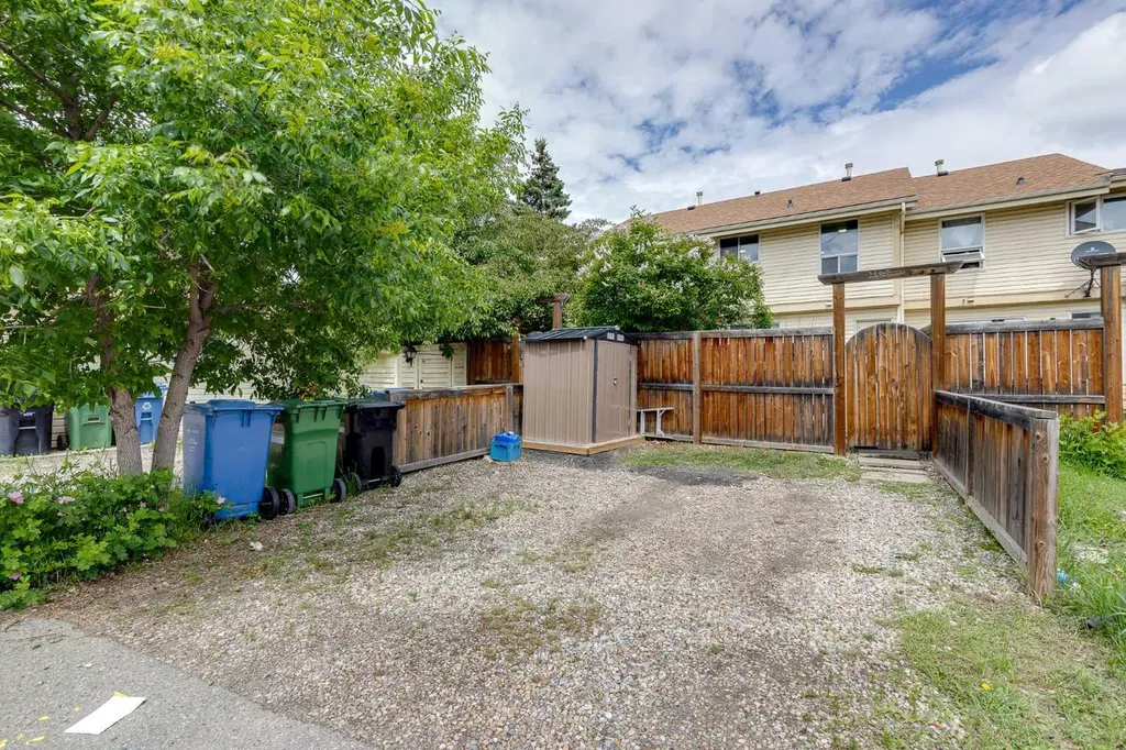2187 Woodview Drive SW Calgary AB T2W 3N8