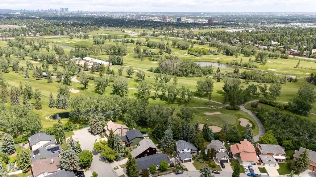 2187 Woodview Drive SW Calgary AB T2W 3N8