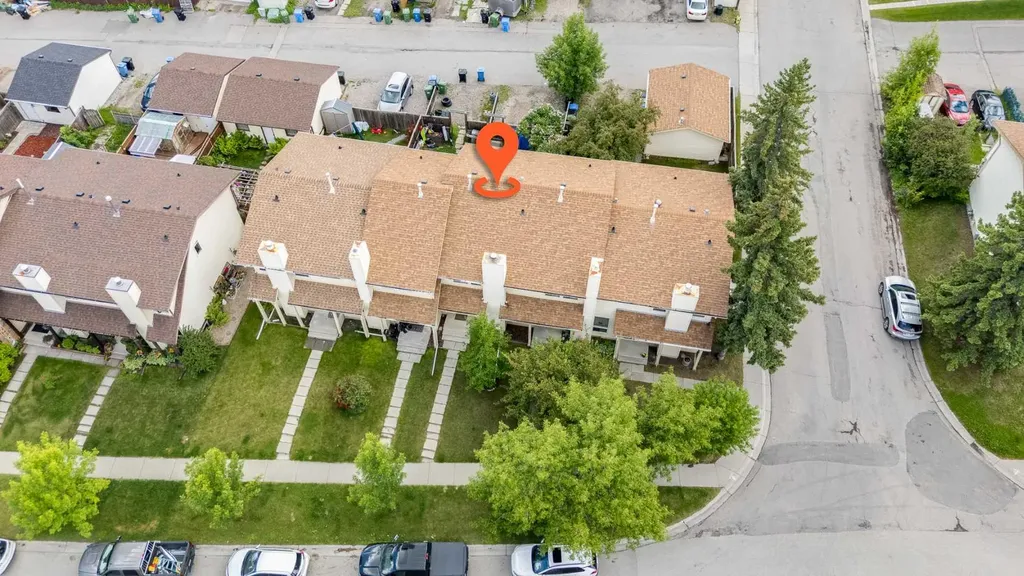 2187 Woodview Drive SW Calgary AB T2W 3N8