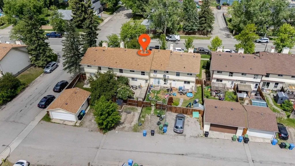 2187 Woodview Drive SW Calgary AB T2W 3N8