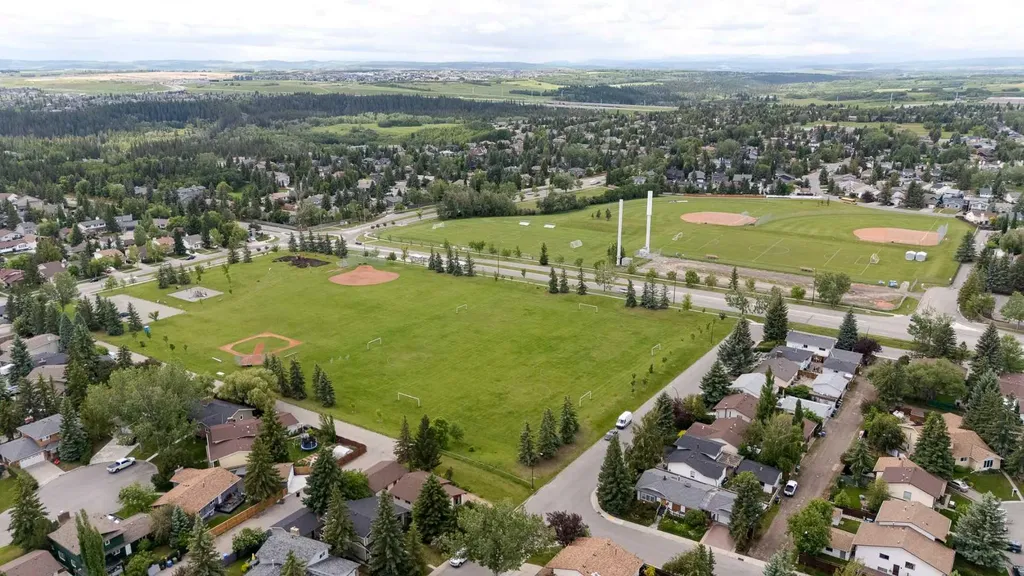 2187 Woodview Drive SW Calgary AB T2W 3N8