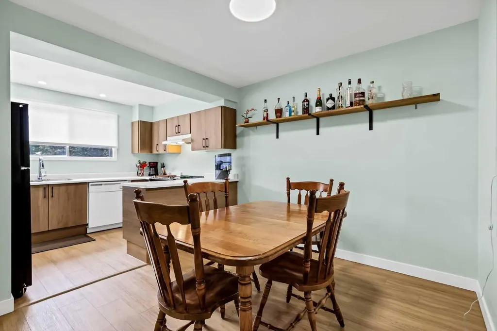2187 Woodview Drive SW Calgary AB T2W 3N8
