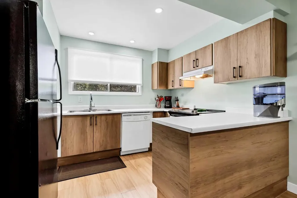 2187 Woodview Drive SW Calgary AB T2W 3N8