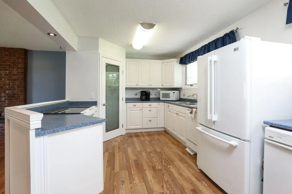 58 N 1a Street E Magrath AB T0K 1J0
