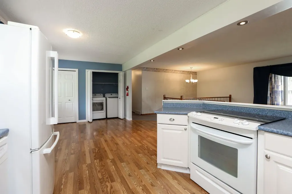 58 N 1a Street E Magrath AB T0K 1J0