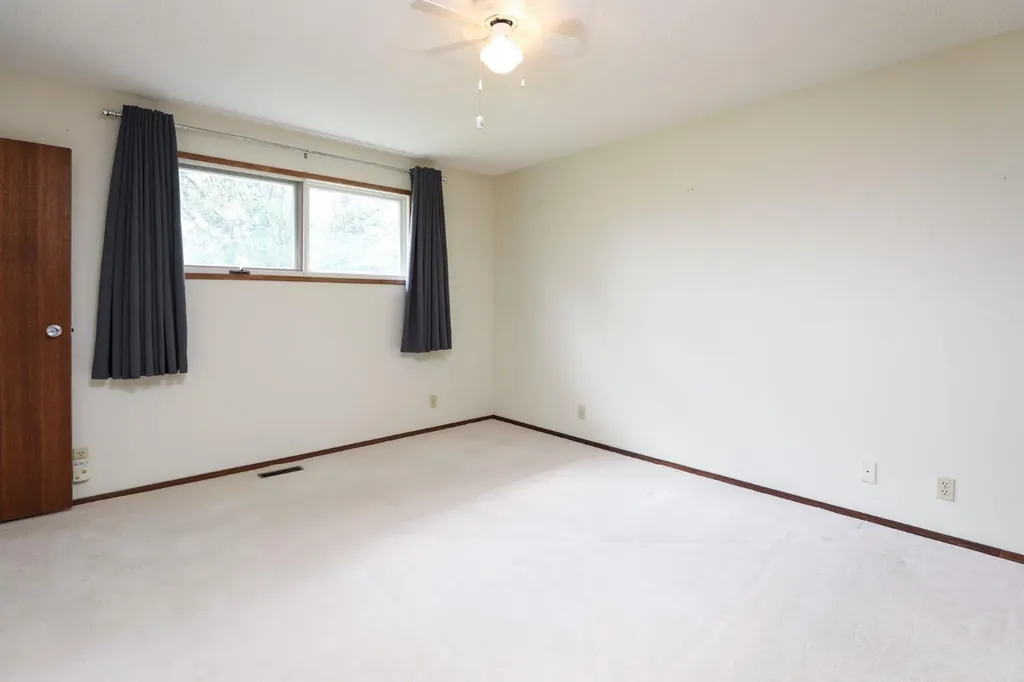 58 N 1a Street E Magrath AB T0K 1J0