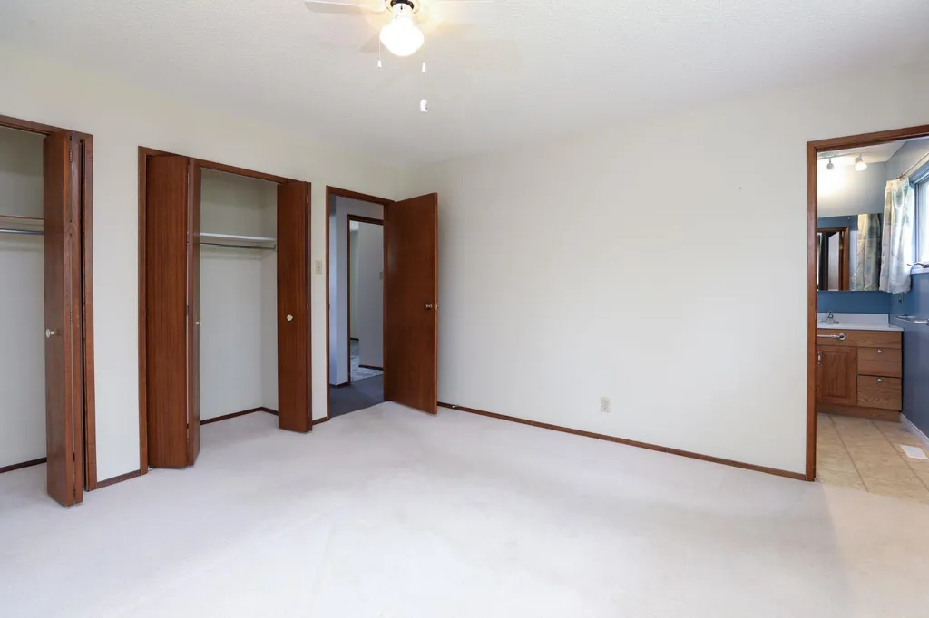 58 N 1a Street E Magrath AB T0K 1J0