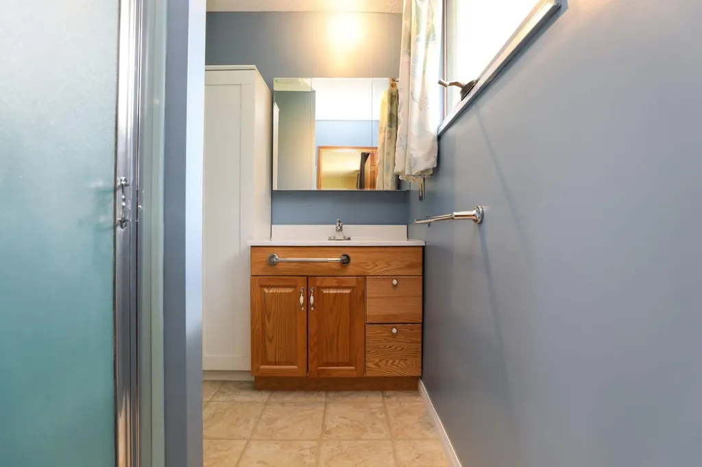 58 N 1a Street E Magrath AB T0K 1J0