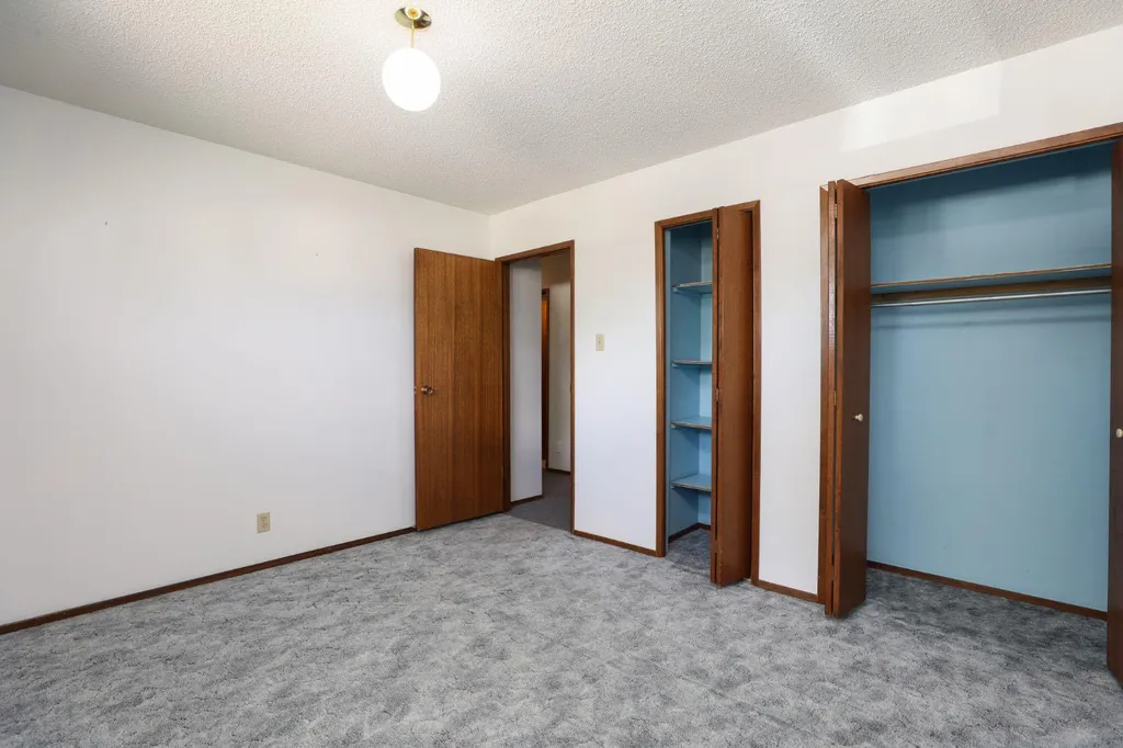 58 N 1a Street E Magrath AB T0K 1J0