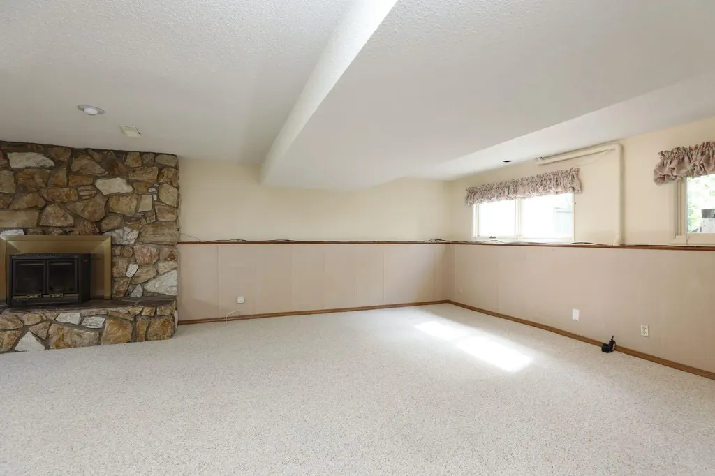 58 N 1a Street E Magrath AB T0K 1J0