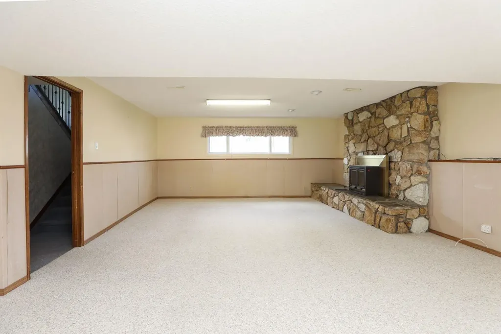 58 N 1a Street E Magrath AB T0K 1J0