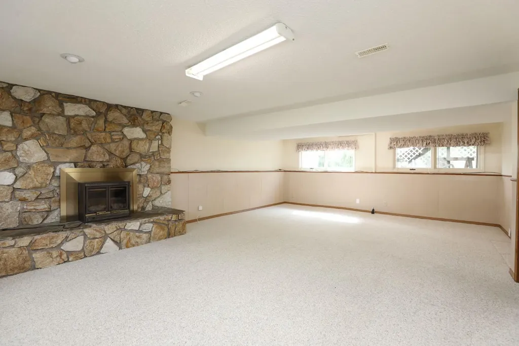 58 N 1a Street E Magrath AB T0K 1J0