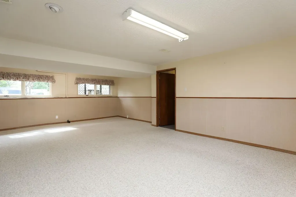 58 N 1a Street E Magrath AB T0K 1J0