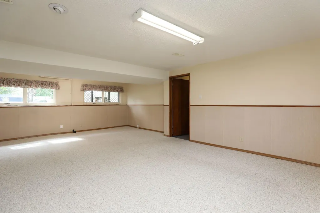 58 N 1a Street E Magrath AB T0K 1J0