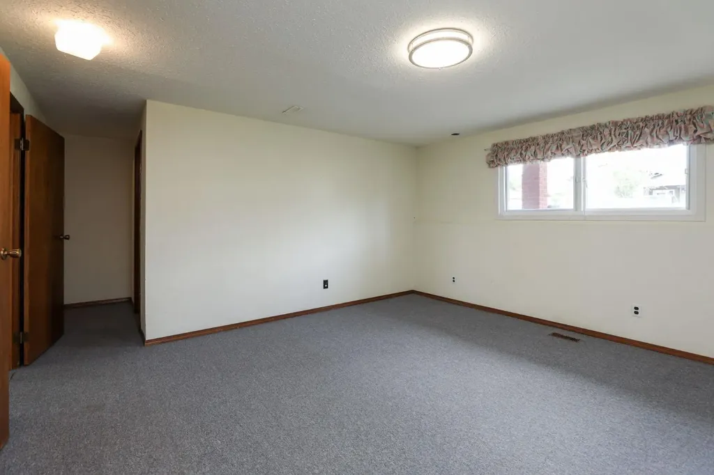 58 N 1a Street E Magrath AB T0K 1J0