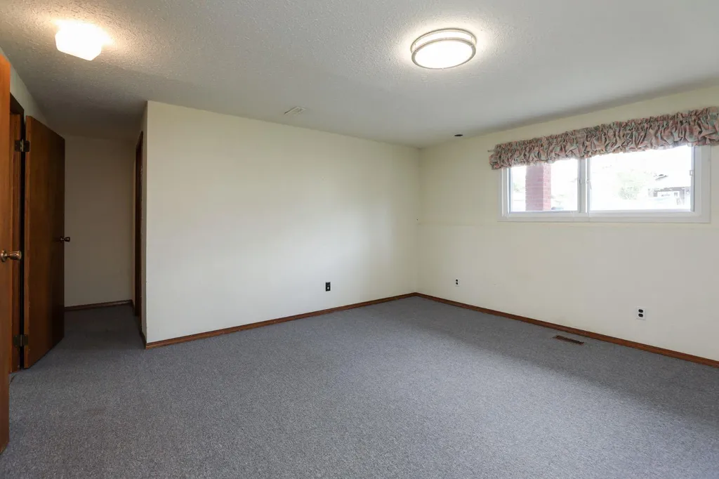 58 N 1a Street E Magrath AB T0K 1J0