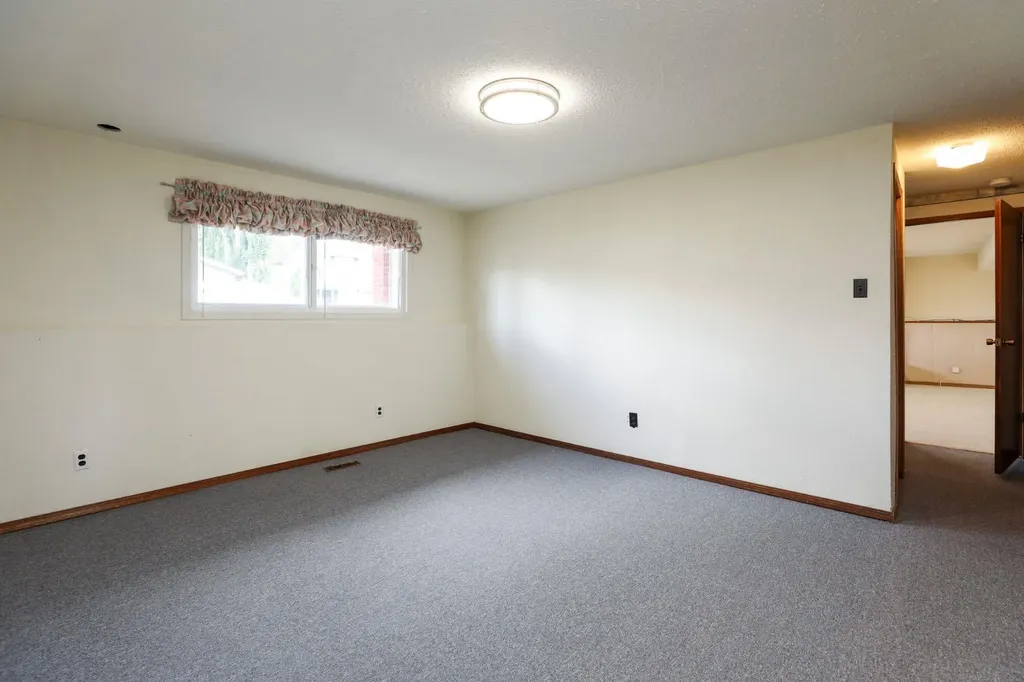 58 N 1a Street E Magrath AB T0K 1J0