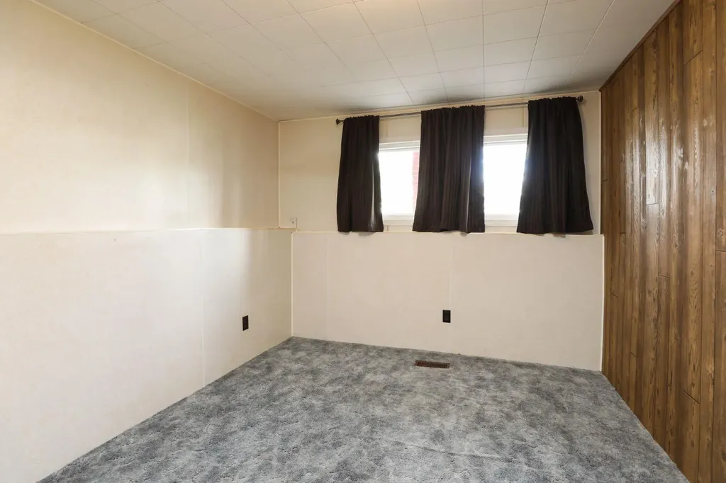 58 N 1a Street E Magrath AB T0K 1J0