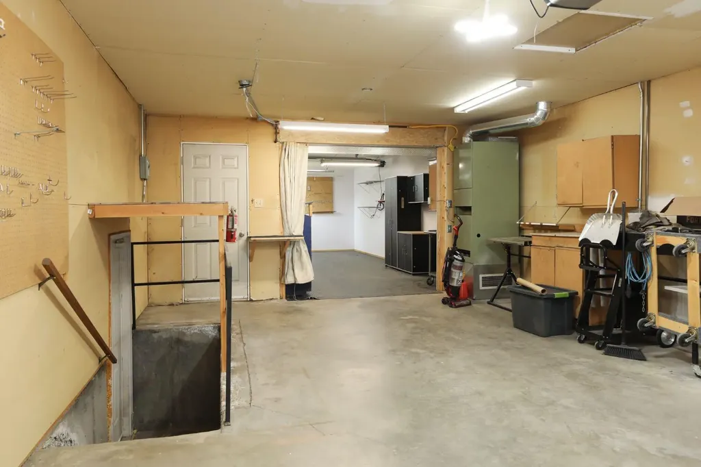 58 N 1a Street E Magrath AB T0K 1J0
