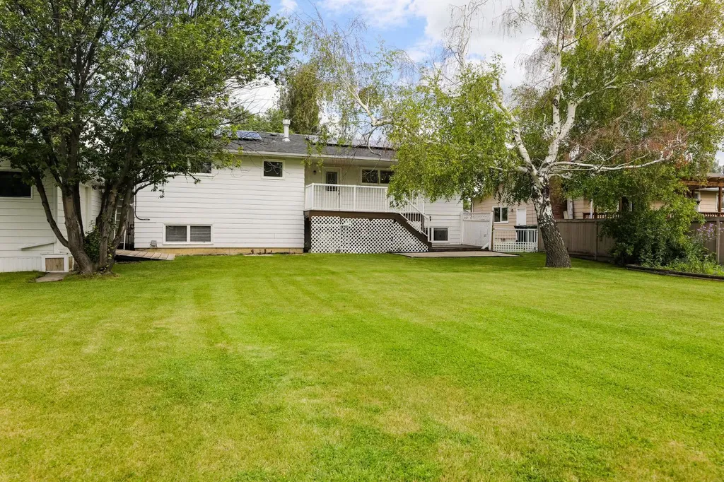 58 N 1a Street E Magrath AB T0K 1J0