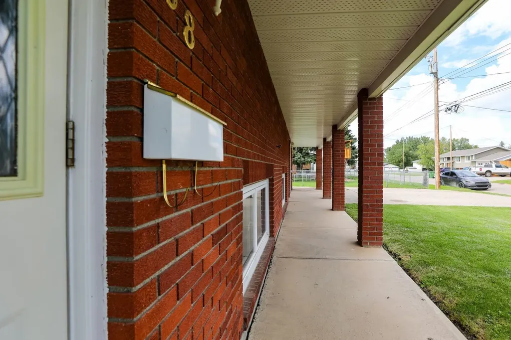 58 N 1a Street E Magrath AB T0K 1J0