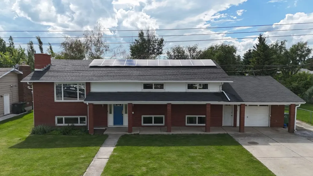 58 N 1a Street E Magrath AB T0K 1J0