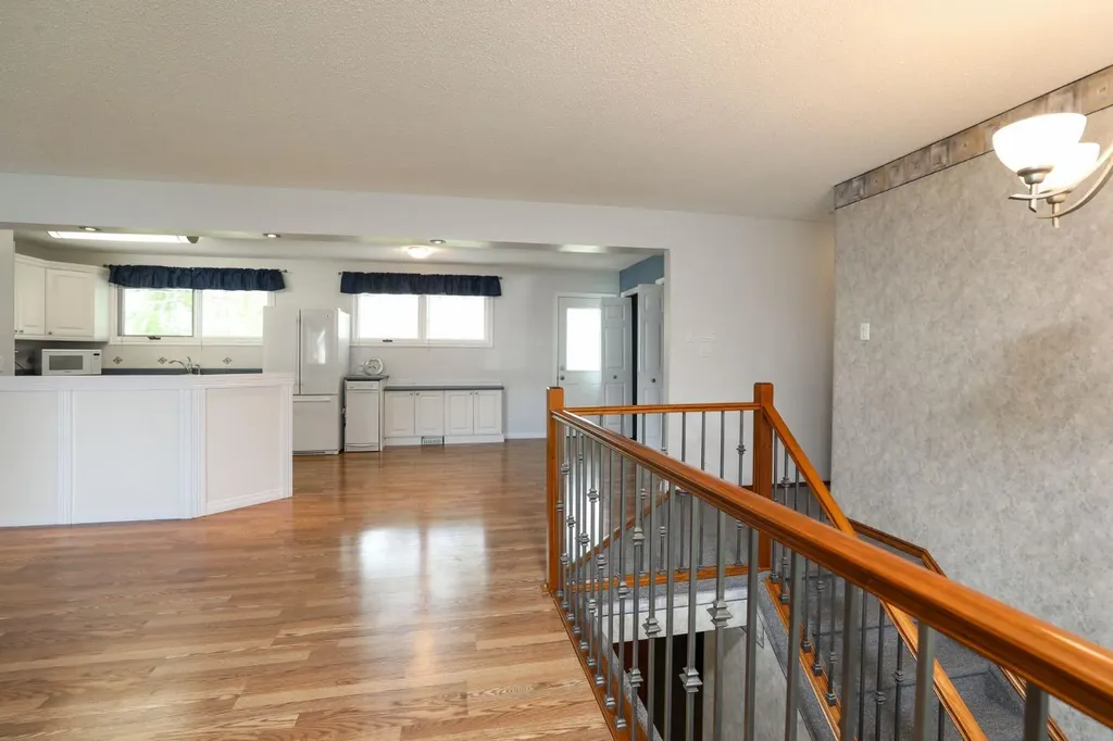 58 N 1a Street E Magrath AB T0K 1J0
