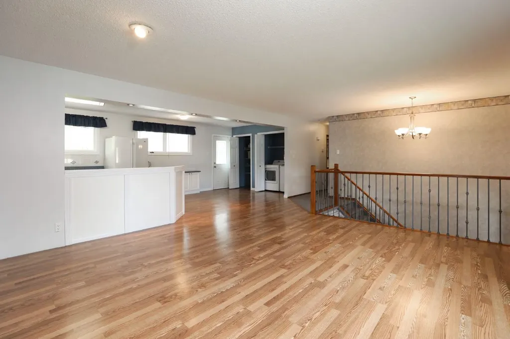 58 N 1a Street E Magrath AB T0K 1J0