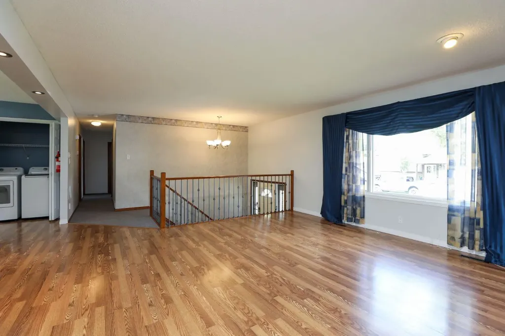58 N 1a Street E Magrath AB T0K 1J0