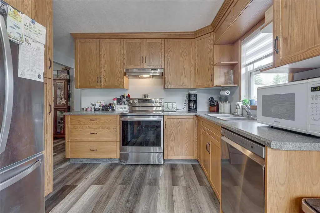 4809 42 Street Ponoka AB T4J 1C3