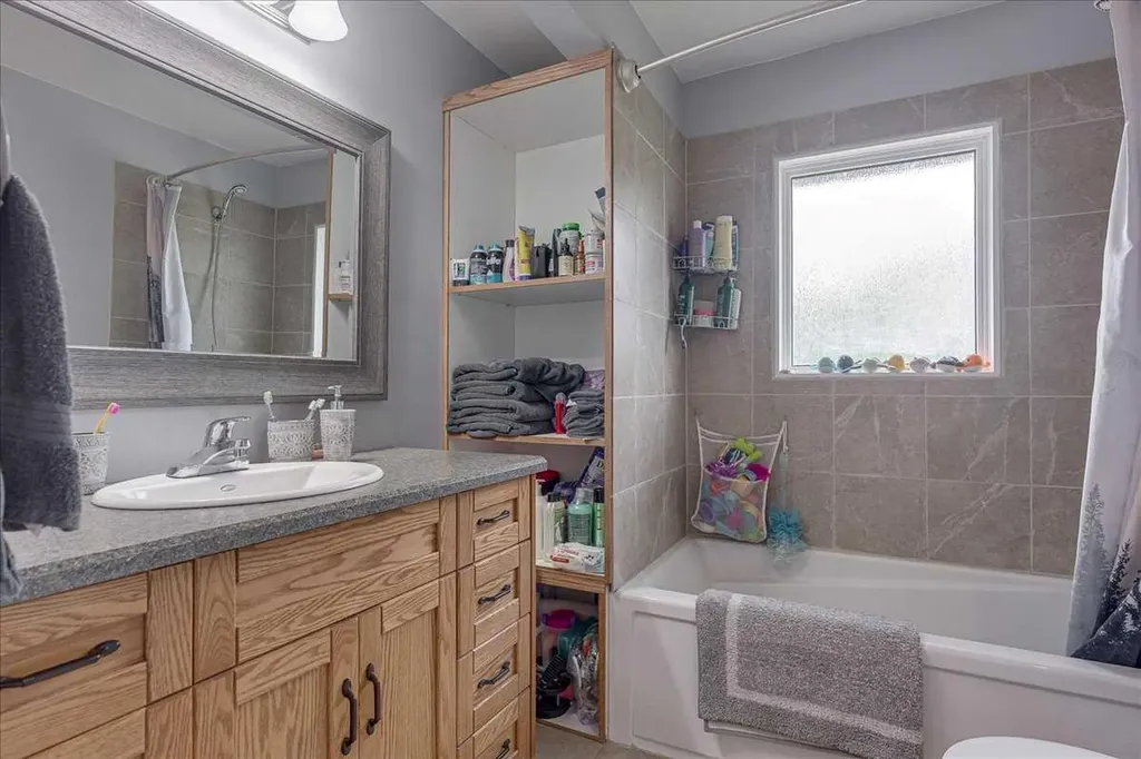 4809 42 Street Ponoka AB T4J 1C3