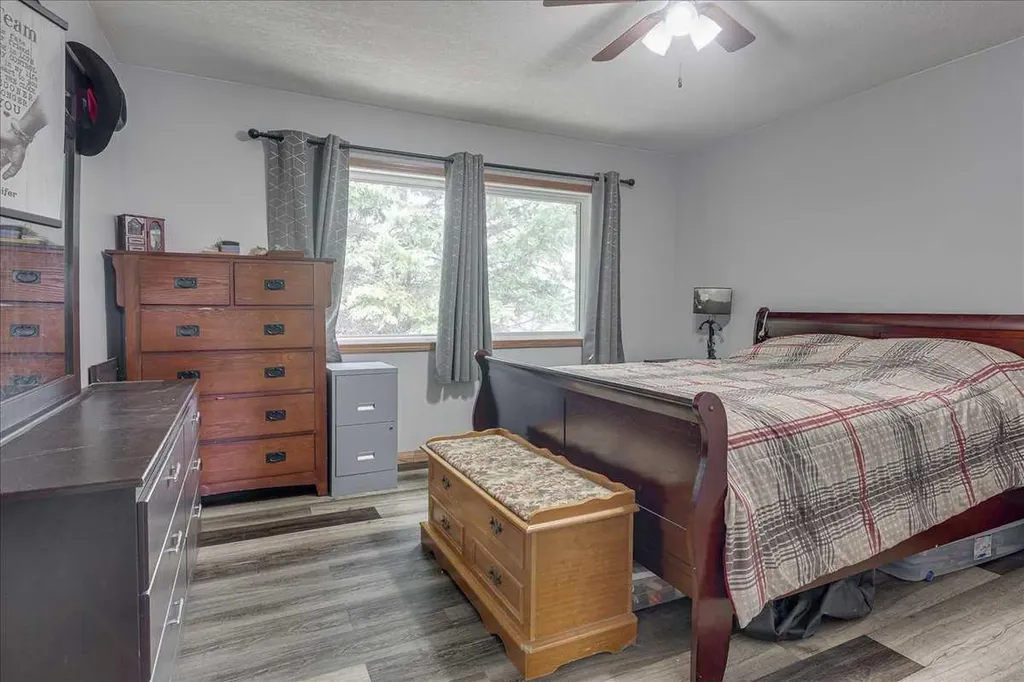 4809 42 Street Ponoka AB T4J 1C3