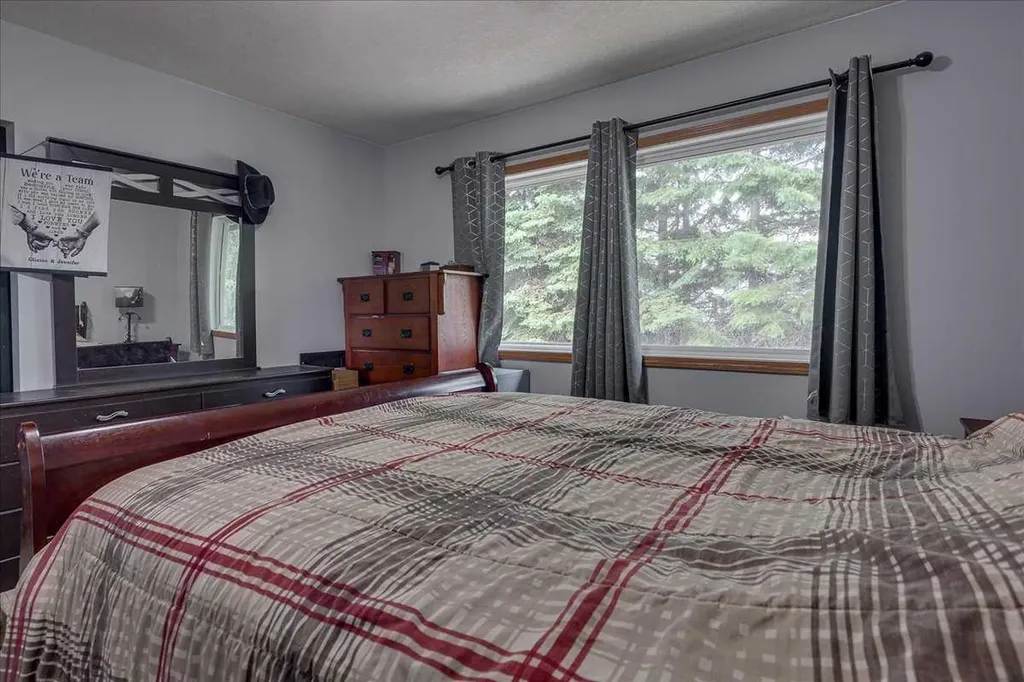 4809 42 Street Ponoka AB T4J 1C3
