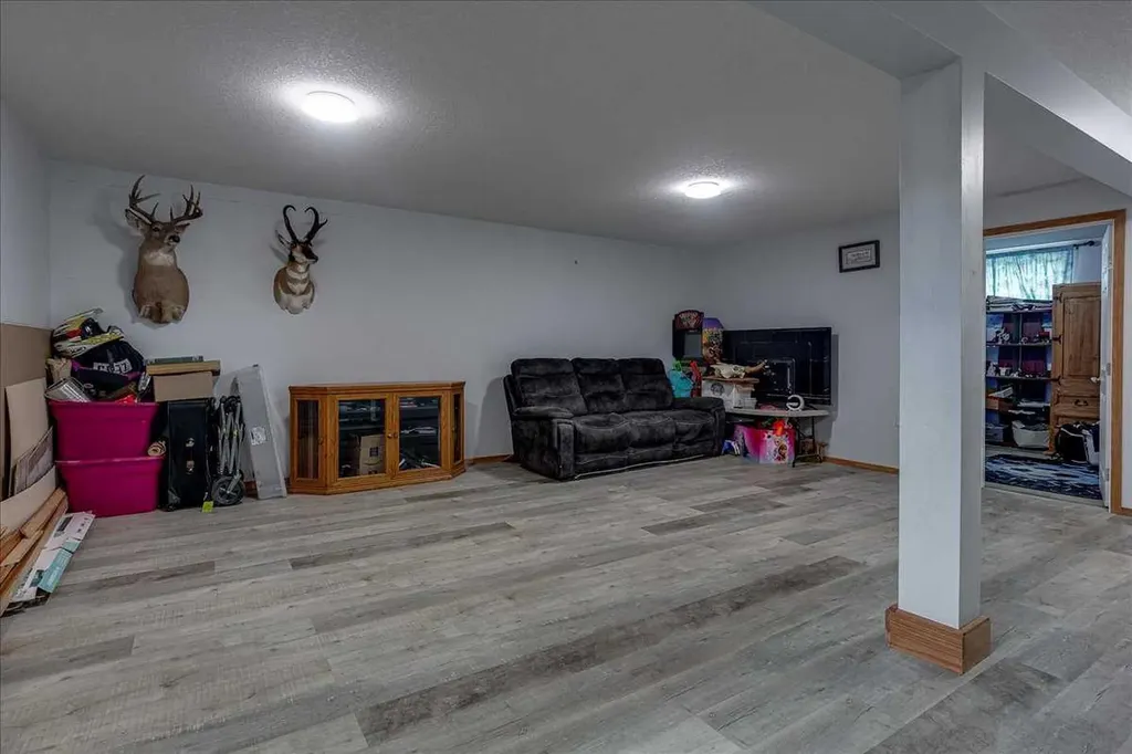 4809 42 Street Ponoka AB T4J 1C3