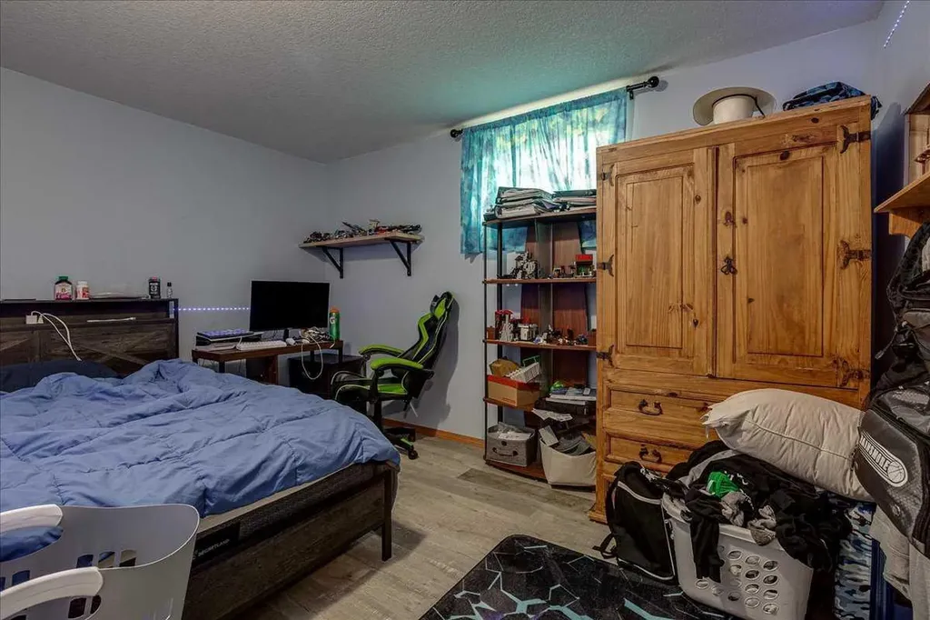 4809 42 Street Ponoka AB T4J 1C3