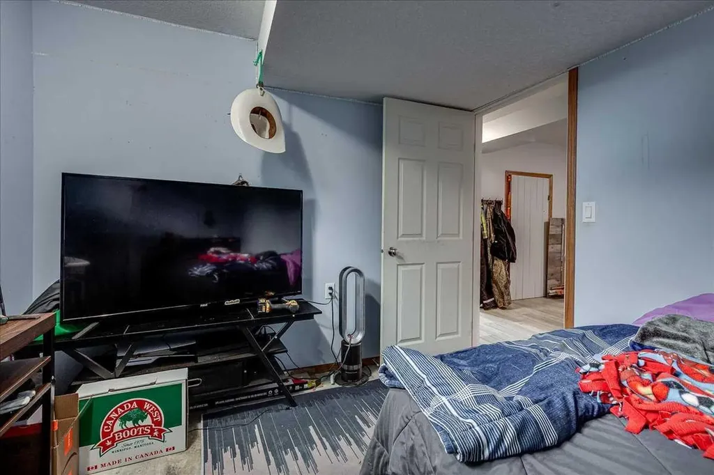 4809 42 Street Ponoka AB T4J 1C3