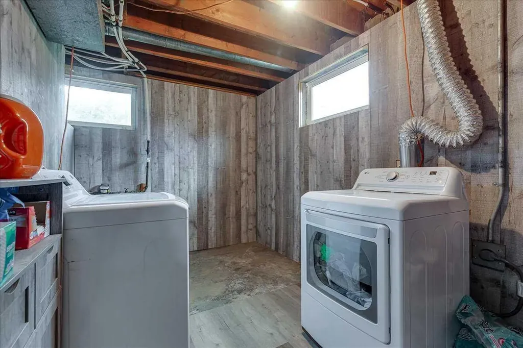 4809 42 Street Ponoka AB T4J 1C3
