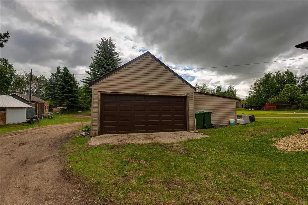 4809 42 Street Ponoka AB T4J 1C3