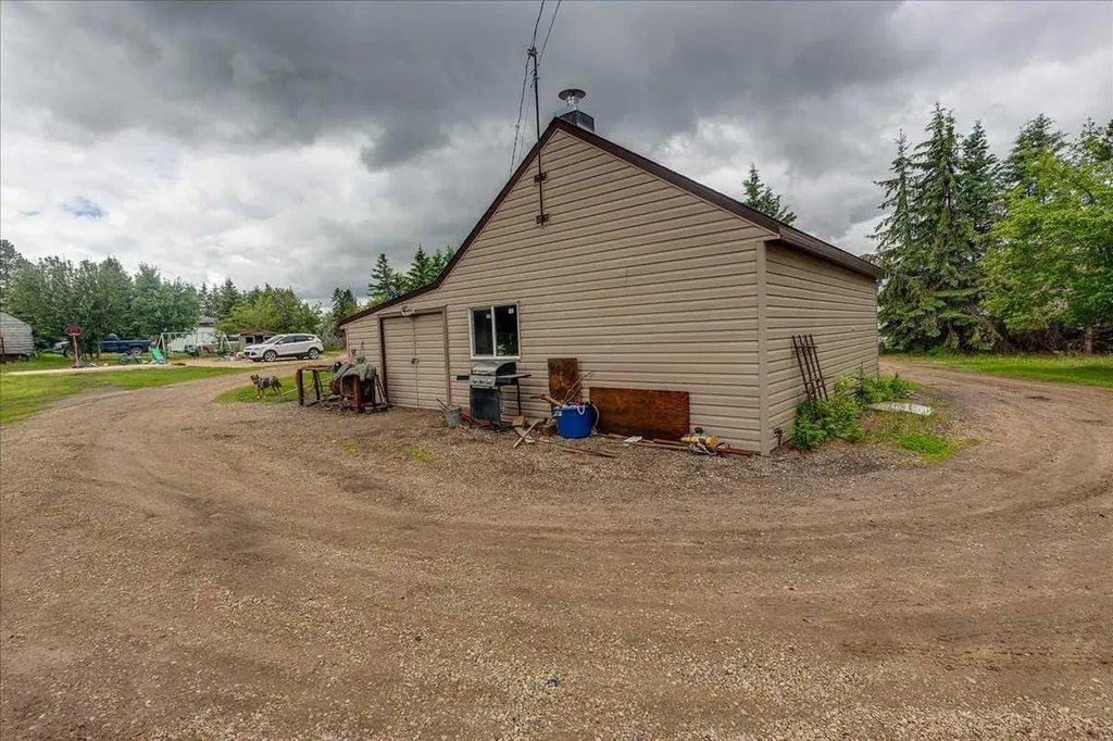 4809 42 Street Ponoka AB T4J 1C3