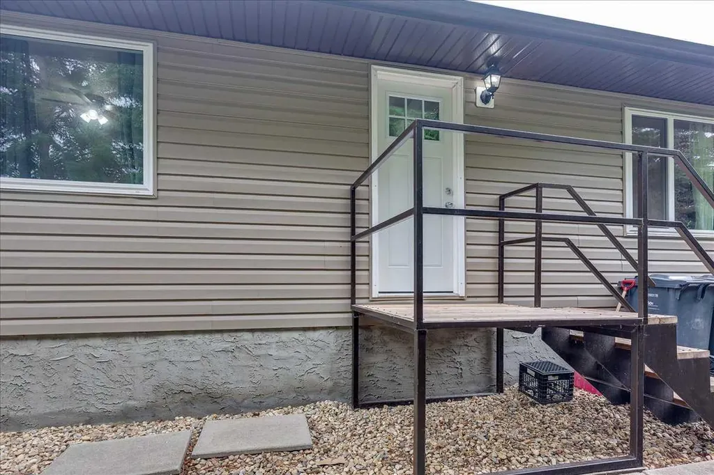 4809 42 Street Ponoka AB T4J 1C3