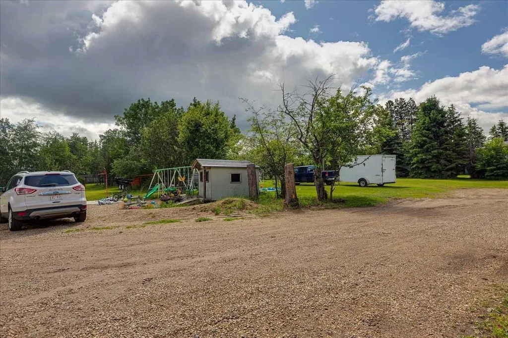 4809 42 Street Ponoka AB T4J 1C3