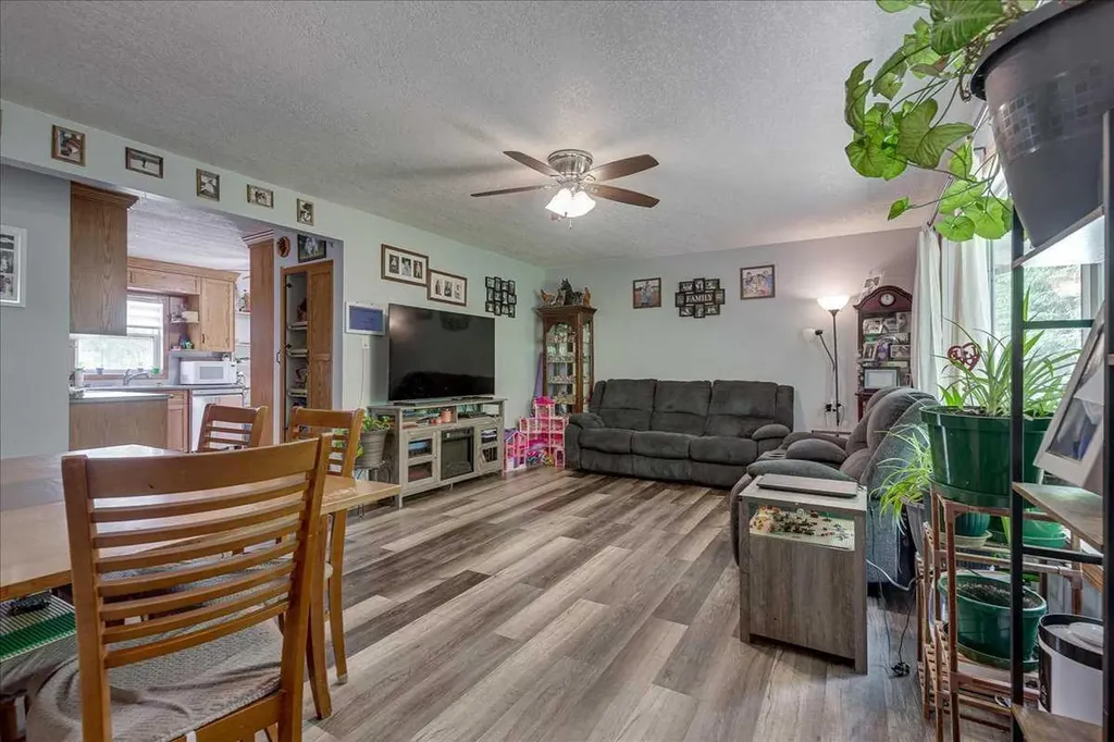 4809 42 Street Ponoka AB T4J 1C3
