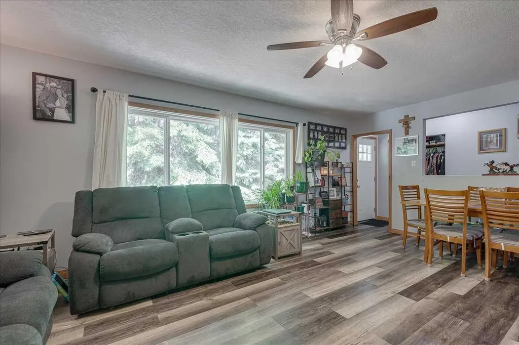 4809 42 Street Ponoka AB T4J 1C3