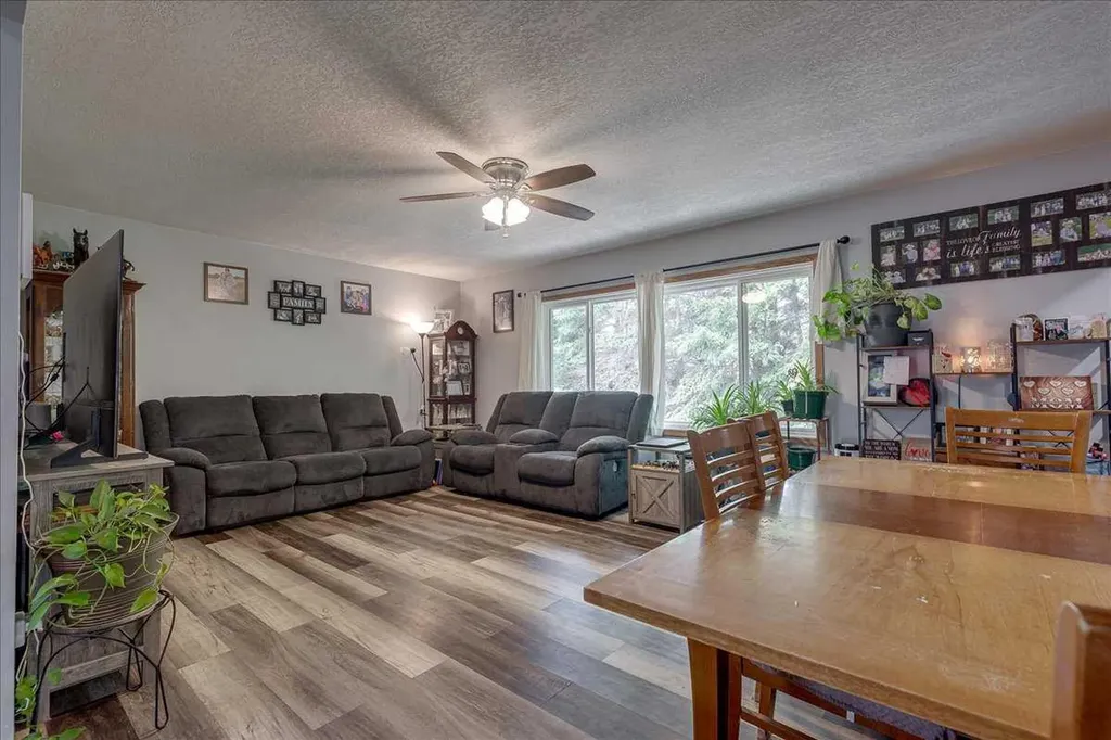 4809 42 Street Ponoka AB T4J 1C3
