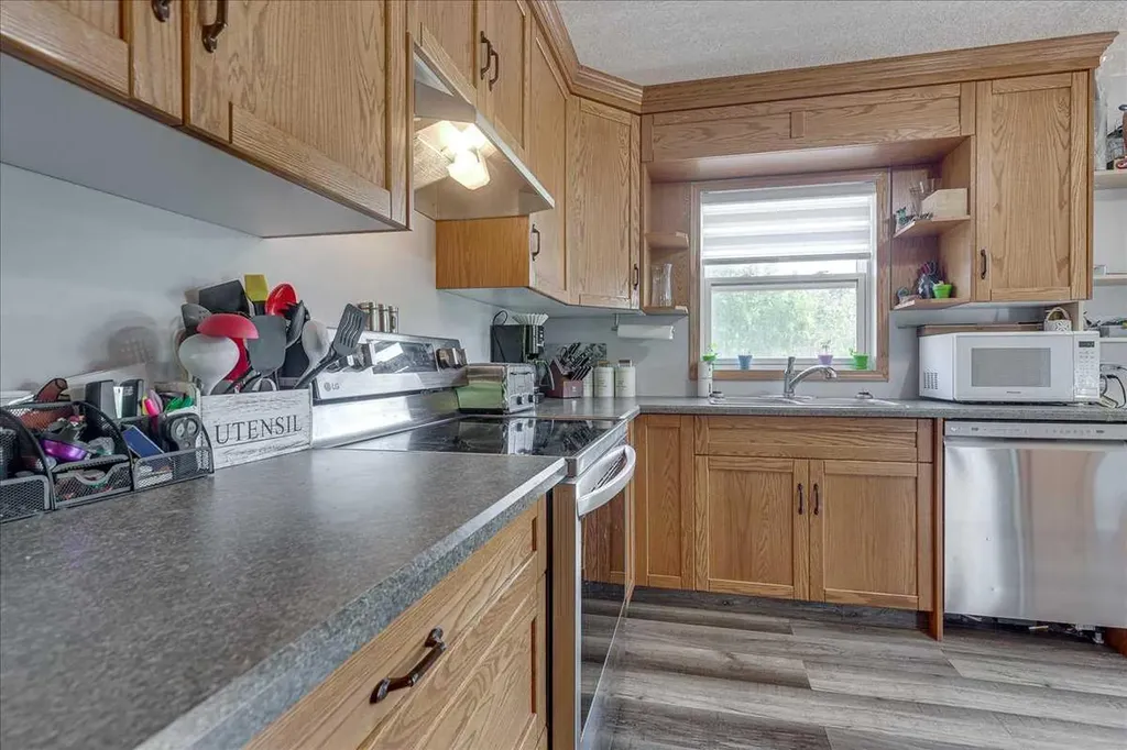 4809 42 Street Ponoka AB T4J 1C3