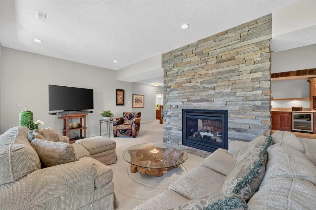 90 Waters Edge Drive Heritage Pointe AB T1S 4K4