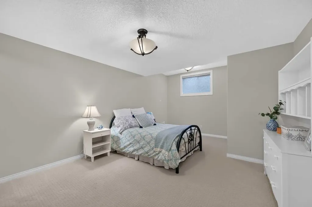 90 Waters Edge Drive Heritage Pointe AB T1S 4K4