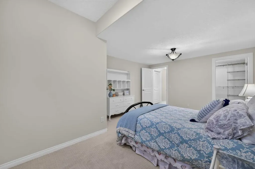 90 Waters Edge Drive Heritage Pointe AB T1S 4K4