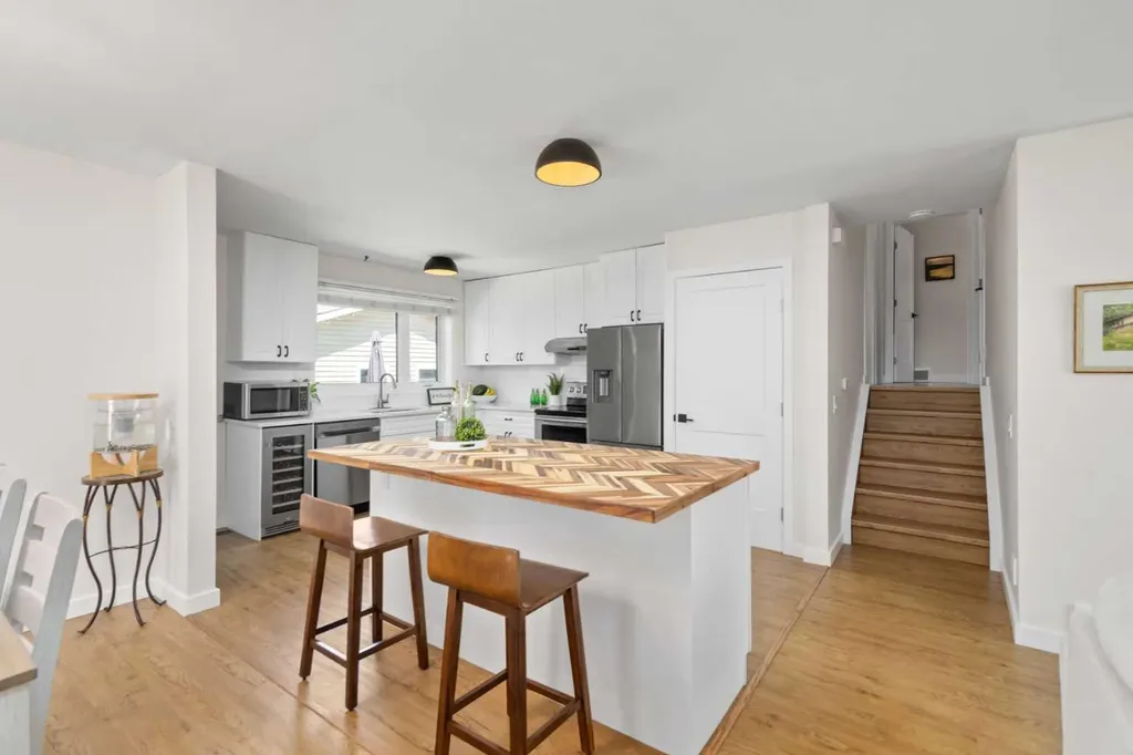 416 Allston Avenue SE Calgary AB T2H 1R7